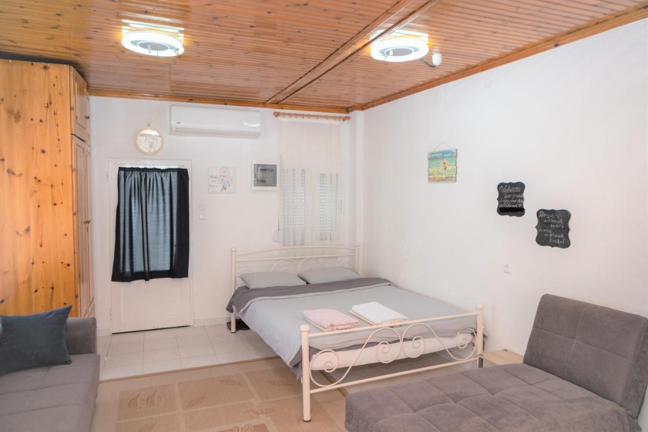 Safe And Cozy Studio In Xanthi! Ngoại thất bức ảnh